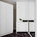 홈스테이 Luxurious Modern In - Eur 4k Expensive Bed And 82