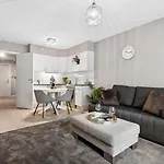 Luxurious Modern In - Eur 4k Expensive Bed And 82