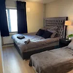 홈스테이 Luxurious Modern In - Eur 4k Expensive Bed And 82