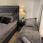 Luxurious Modern In - Eur 4k Expensive Bed And 82