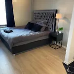 Luxurious Modern In - Eur 4k Expensive Bed And 82