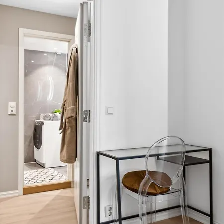 Luxurious Modern In - Eur 4k Expensive Bed And 82