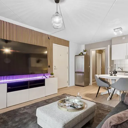 Luxurious Modern In - Eur 4k Expensive Bed And 82