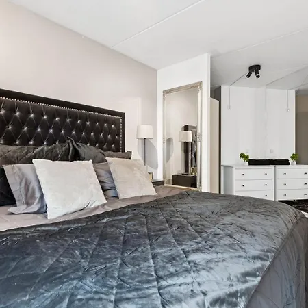 Проживание в семье Luxurious Modern In - Eur 4k Expensive Bed And 82