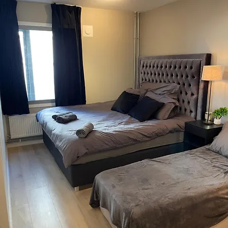 Pansiyon Luxurious Modern In - Eur 4k Expensive Bed And 82