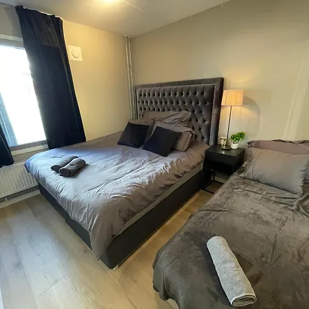Luxurious Modern In - Eur 4k Expensive Bed And 82