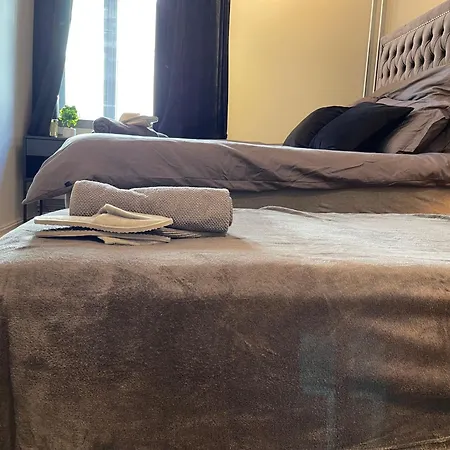 Luxurious Modern In - Eur 4k Expensive Bed And 82