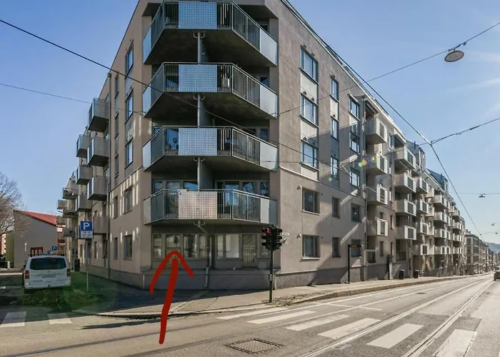Luxurious Modern In - Eur 4k Expensive Bed And 82