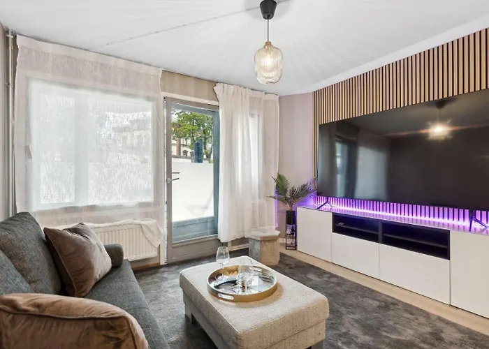 ホームステイ Luxurious Modern In - Eur 4k Expensive Bed And 82