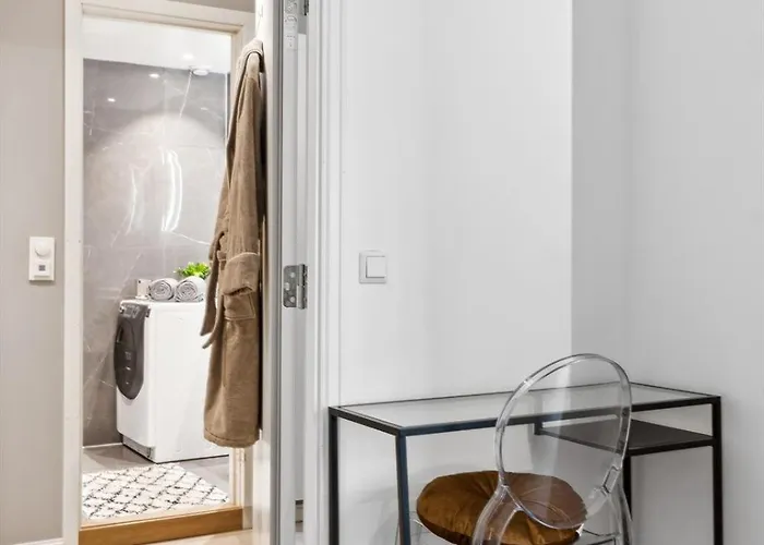 Luxurious Modern In - Eur 4k Expensive Bed And 82