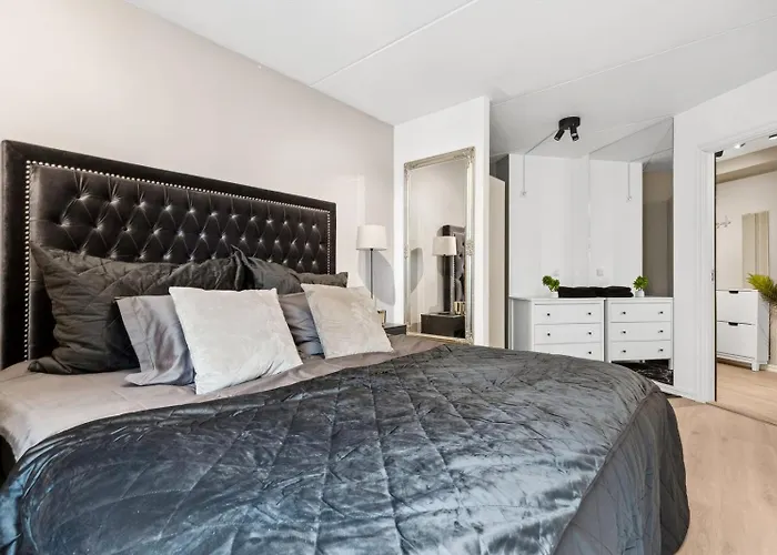 Проживание в семье Luxurious Modern In - Eur 4k Expensive Bed And 82