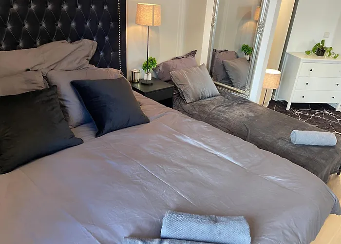 Luxurious Modern In - Eur 4k Expensive Bed And 82