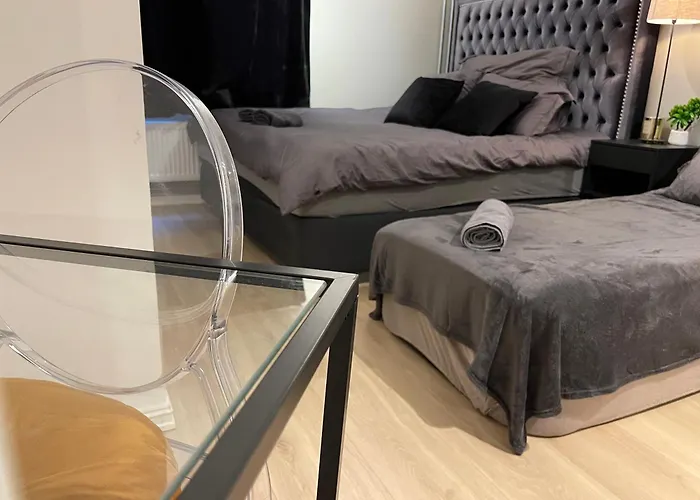 Luxurious Modern In - Eur 4k Expensive Bed And 82