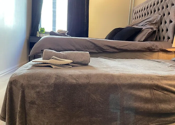 Luxurious Modern In - Eur 4k Expensive Bed And 82