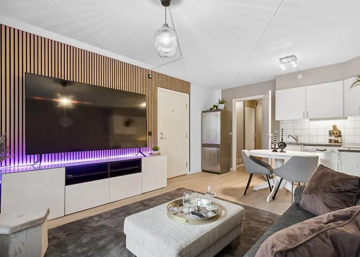 Luxurious Modern In - Eur 4k Expensive Bed And 82