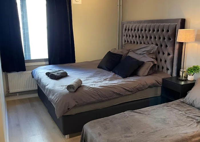 בית אירוח Luxurious Modern In - Eur 4k Expensive Bed And 82
