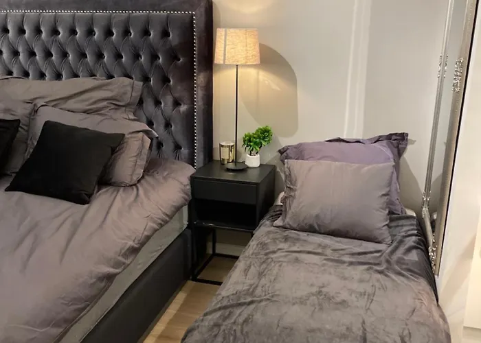 Luxurious Modern In - Eur 4k Expensive Bed And 82